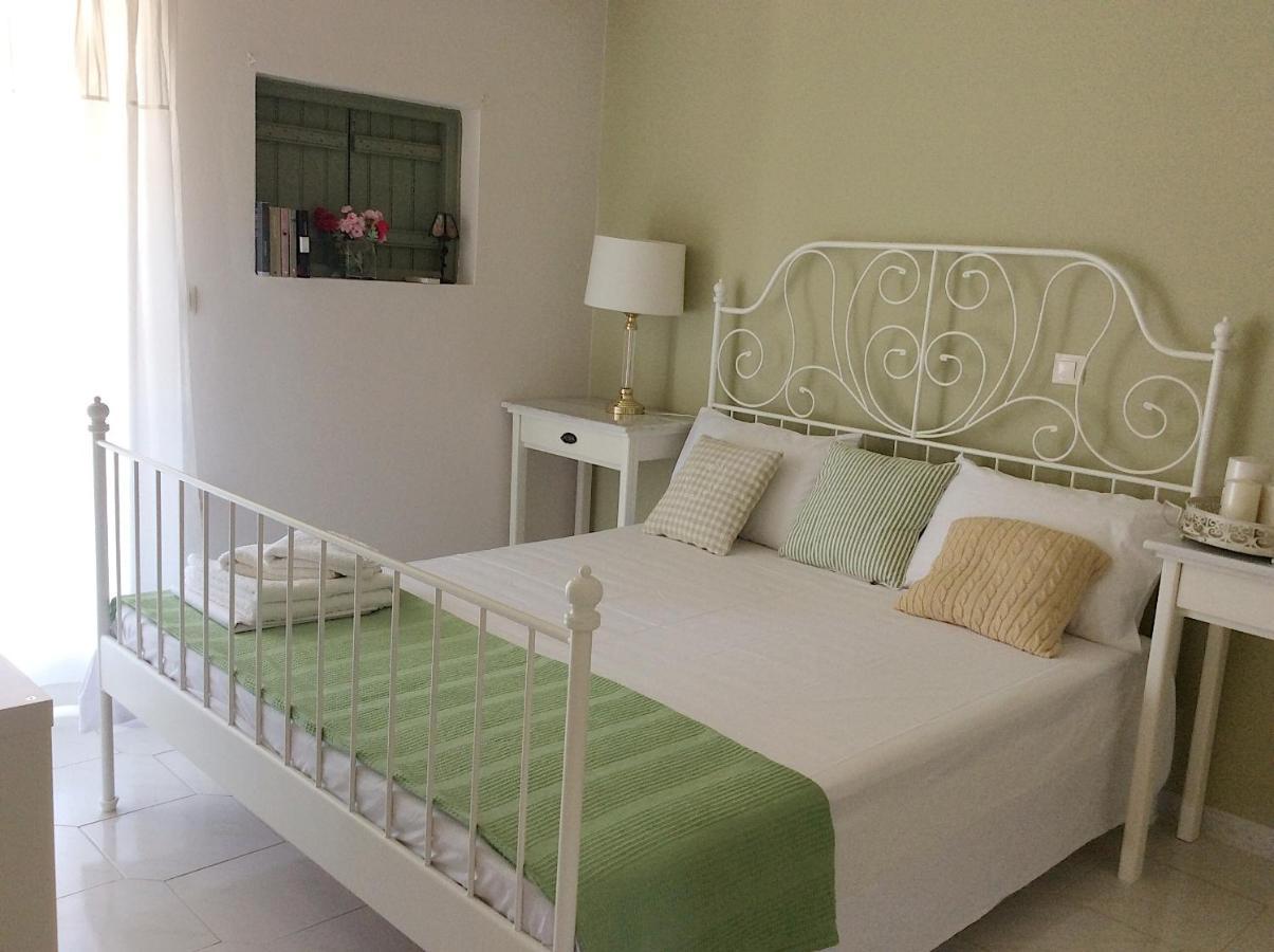 Kefalonia apartments - 2 bedroom apartment in orchard, cute veranda, ground floor Spartià Buitenkant foto