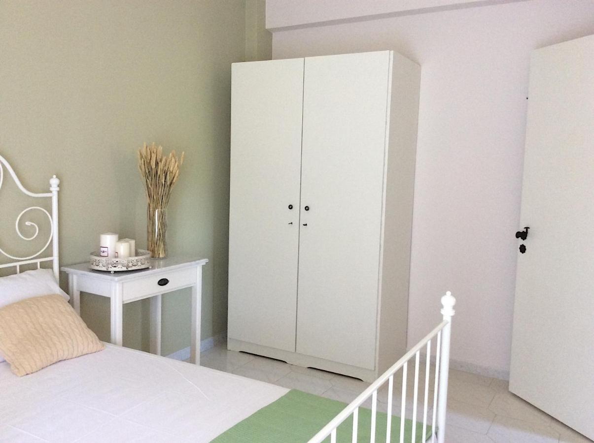 Kefalonia apartments - 2 bedroom apartment in orchard, cute veranda, ground floor Spartià Buitenkant foto