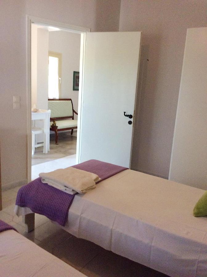 Kefalonia apartments - 2 bedroom apartment in orchard, cute veranda, ground floor Spartià Buitenkant foto