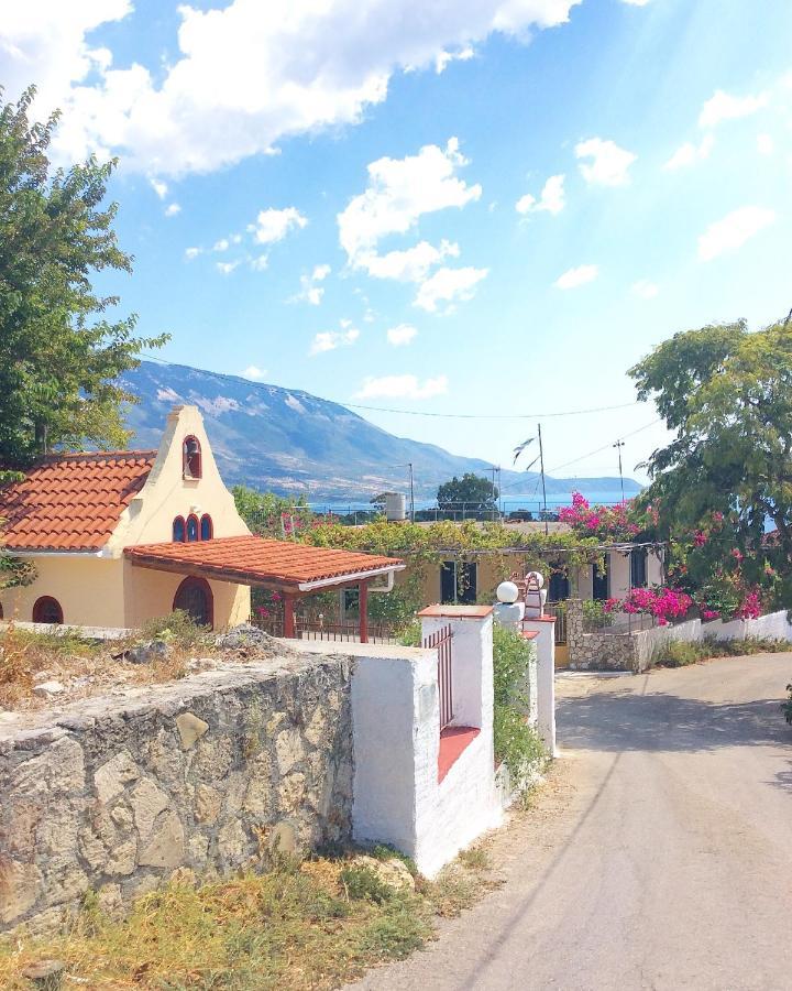 Kefalonia apartments - 2 bedroom apartment in orchard, cute veranda, ground floor Spartià Buitenkant foto